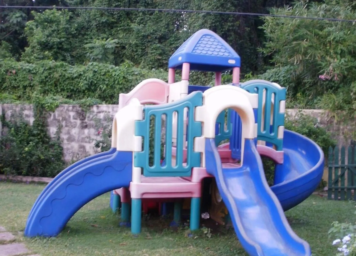 Pineapple Court Hotel Ocho Rios 2*,  Giamaica