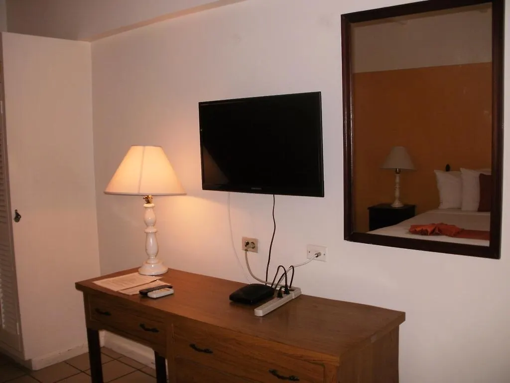 Pineapple Court Hotel Ocho Rios 2*,