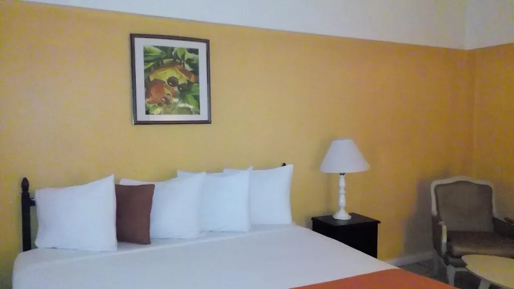 Pineapple Court Hotel Ocho Rios