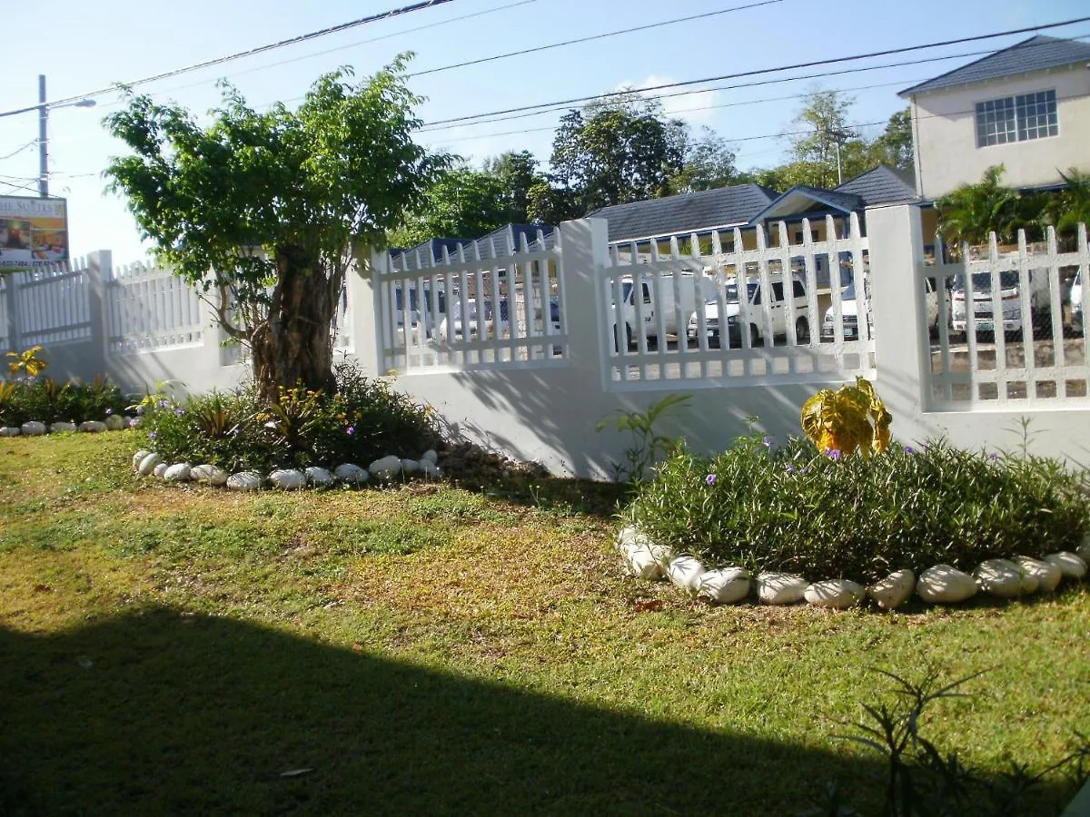 Pineapple Court Hotel Ocho Rios