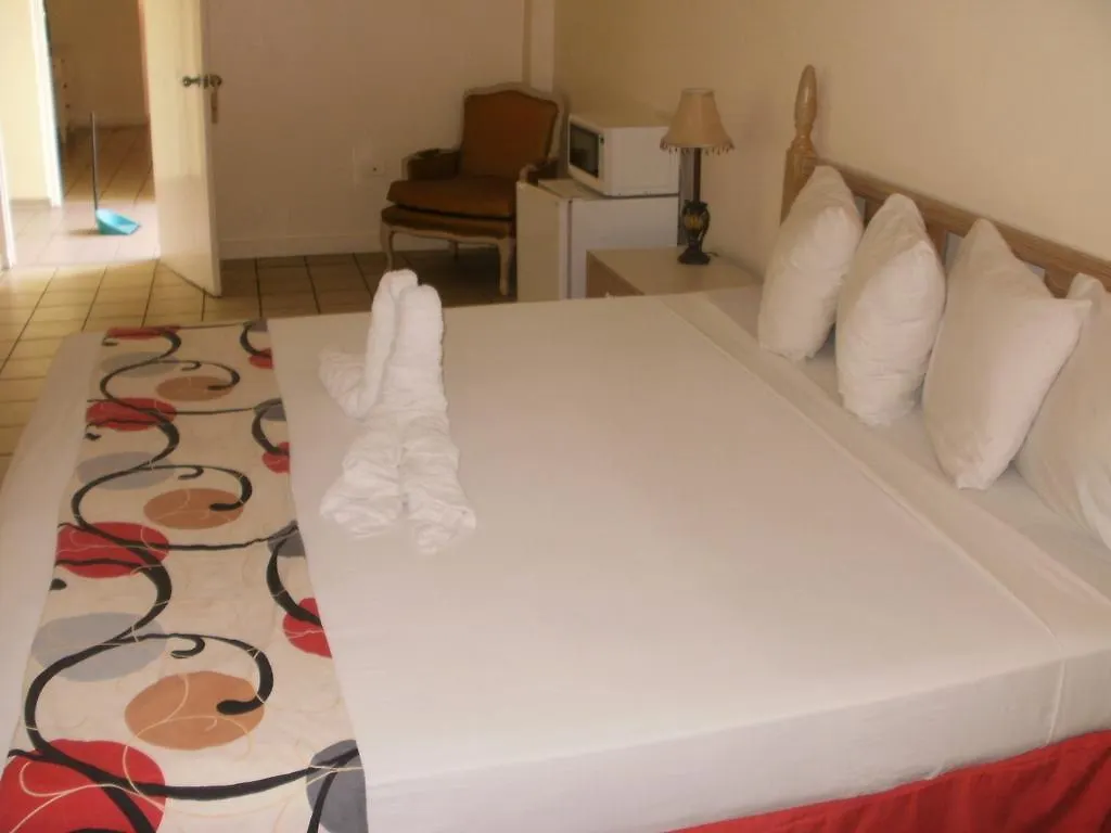 Pineapple Court Hotel Ocho Ríos