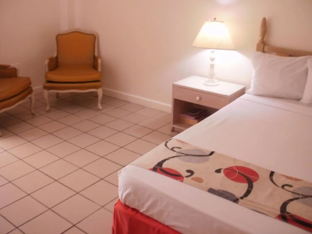 Pineapple Court Hotel Ocho Ríos