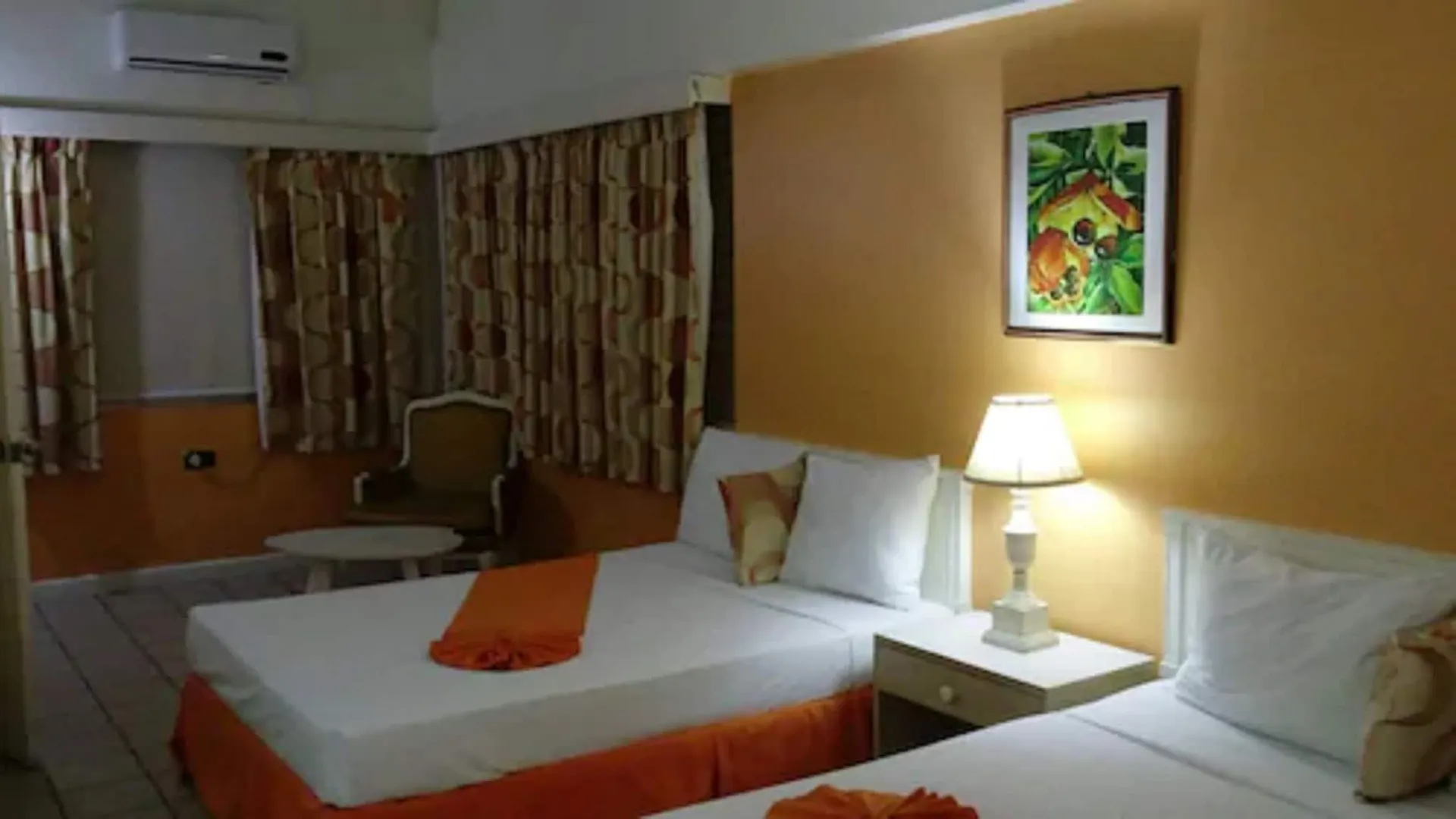 Pineapple Court Hotel Ocho Rios 2*,