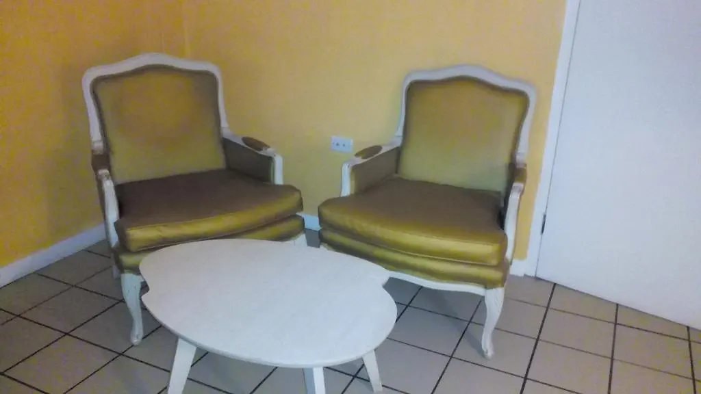 **  Pineapple Court Hotel Ocho Rios Jamaica
