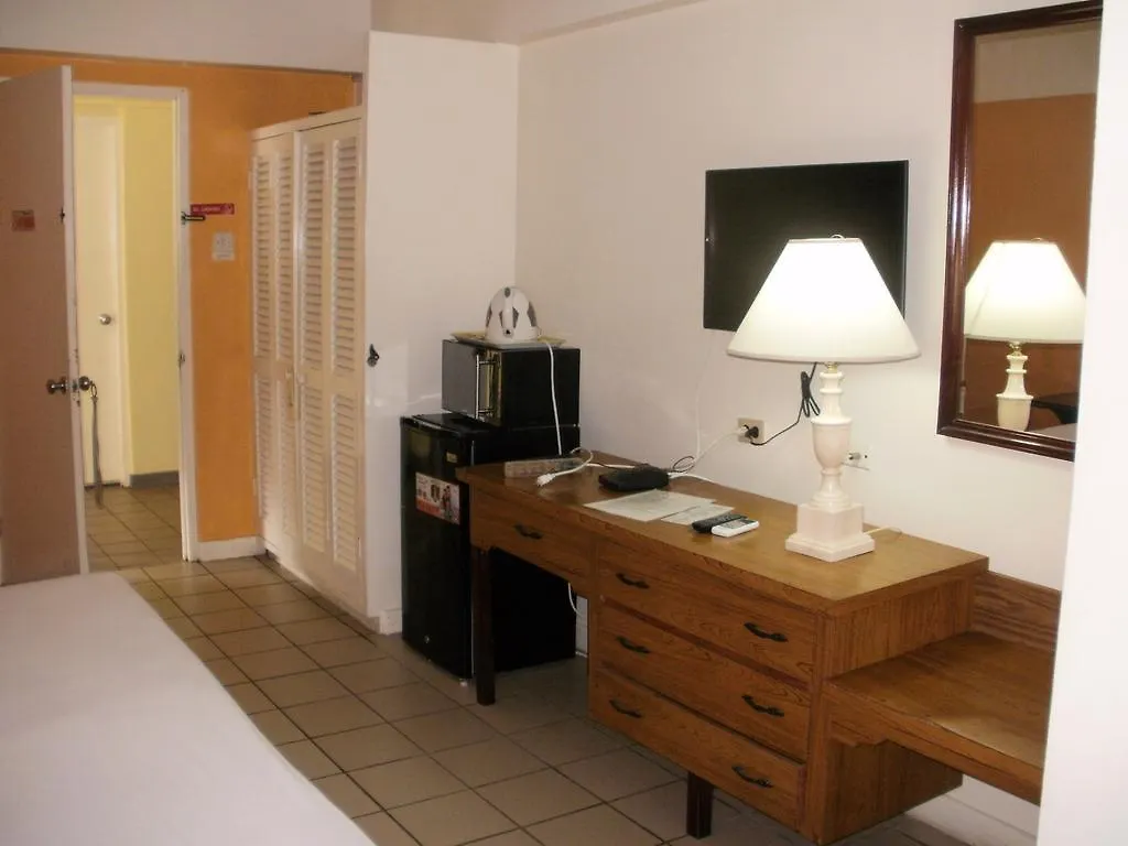 Pineapple Court Hotel Ocho Rios 2*,