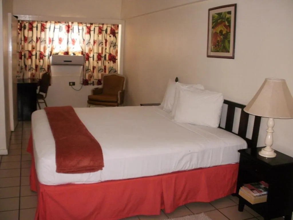 Pineapple Court Hotel Ocho Rios 2*,  Jamaika