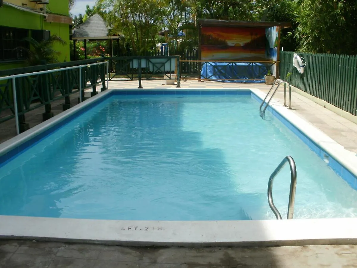Pineapple Court Hotel Ocho Rios 2*,