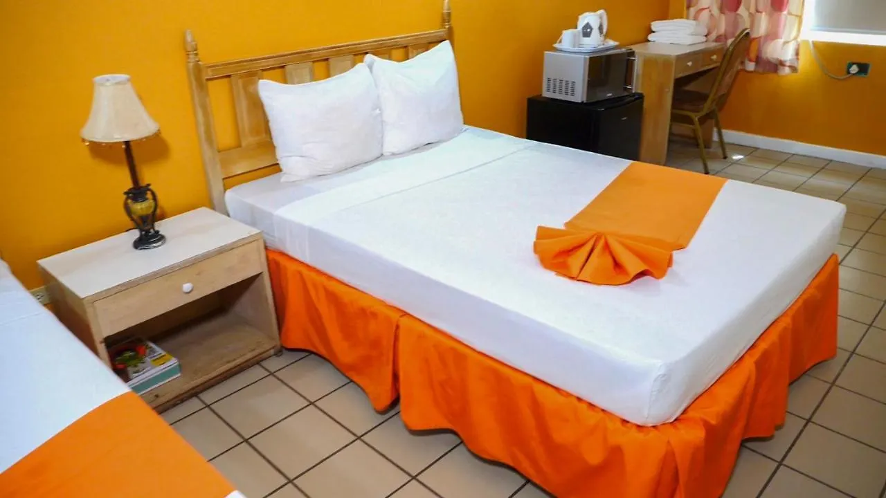 Pineapple Court Hotel Ocho Rios
